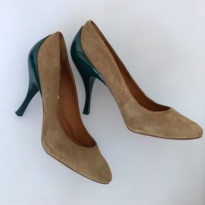 Pour la Victoire tan and teal pumps